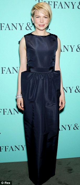 Michelle Williams lookin resplendent as ever in a midnight blue boxy gown.
